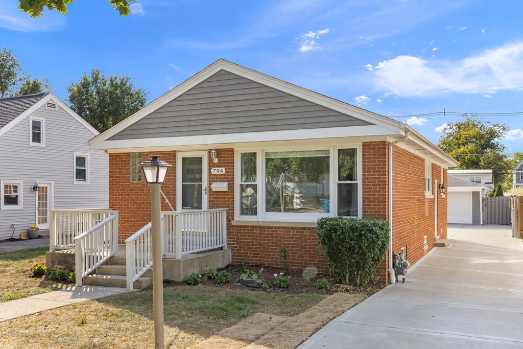 794 S Fairfield Avenue, Elmhurst, IL 60126