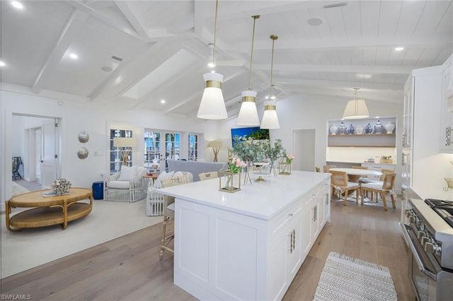 67 8th AVE S, Naples, FL 34102