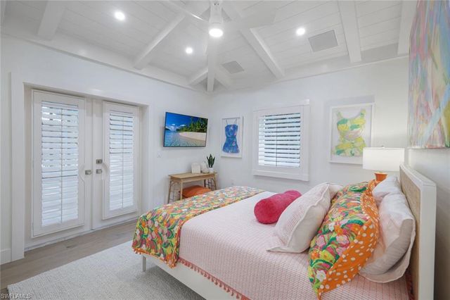 67 8th AVE S, Naples, FL 34102