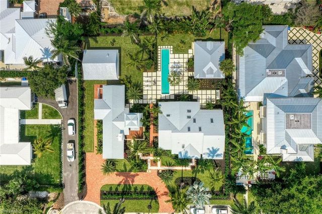 67 8th AVE S, Naples, FL 34102