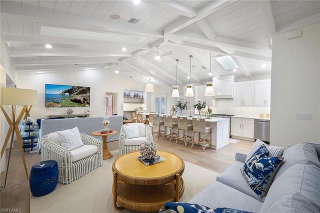 67 8th AVE S, Naples, FL 34102