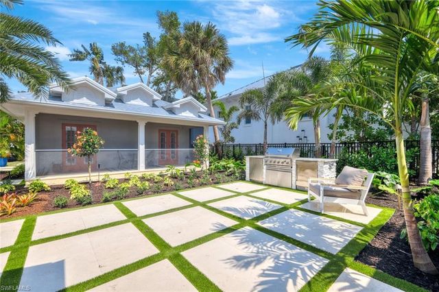 67 8th AVE S, Naples, FL 34102