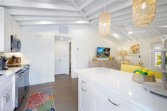 67 8th AVE S, Naples, FL 34102