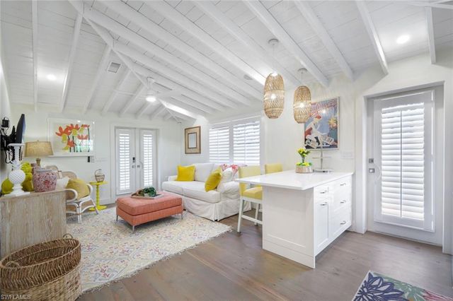 67 8th AVE S, Naples, FL 34102