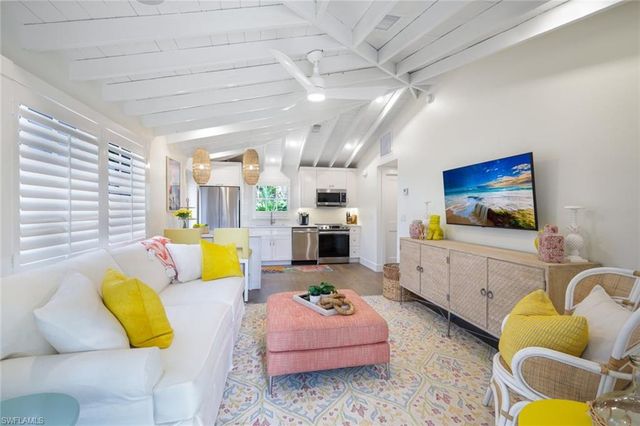 67 8th AVE S, Naples, FL 34102