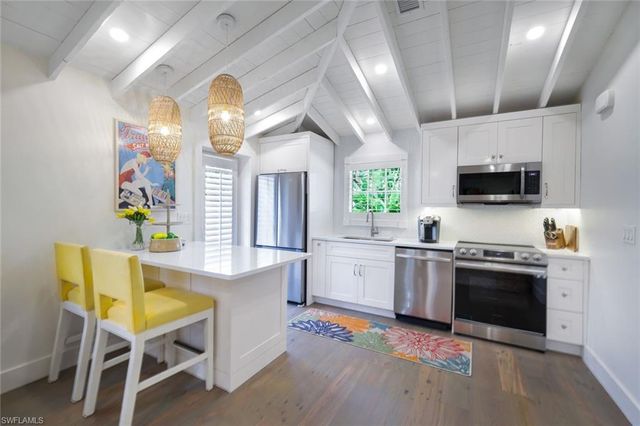 67 8th AVE S, Naples, FL 34102