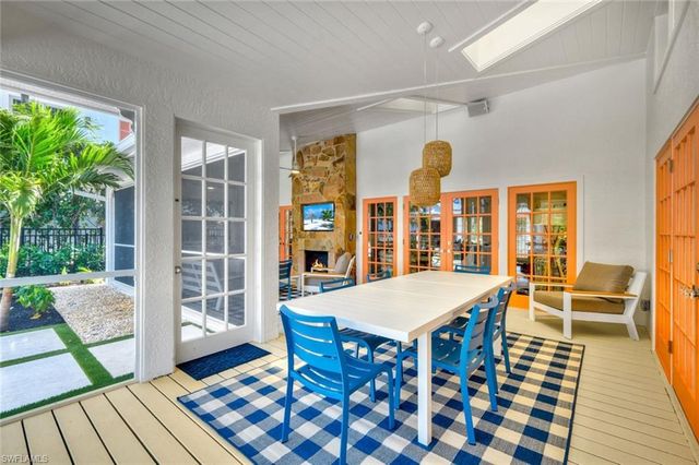 67 8th AVE S, Naples, FL 34102