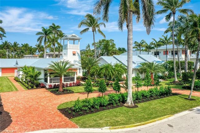 67 8th AVE S, Naples, FL 34102