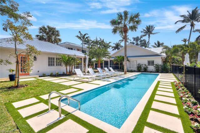 67 8th AVE S, Naples, FL 34102