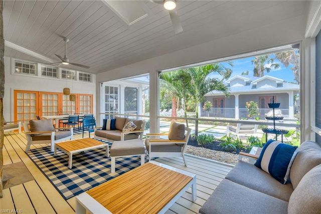 67 8th AVE S, Naples, FL 34102