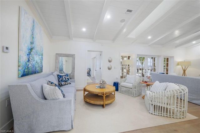 67 8th AVE S, Naples, FL 34102