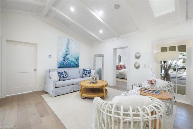 67 8th AVE S, Naples, FL 34102