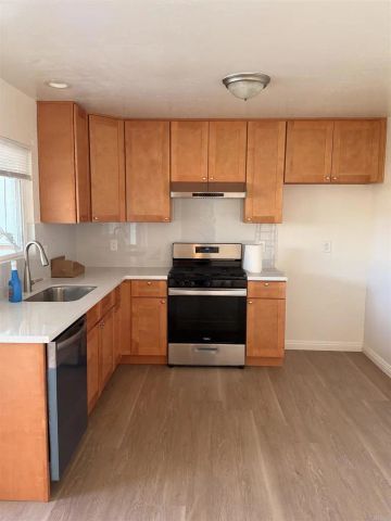 8490 Flanders Dr, Mira Mesa, CA 92126