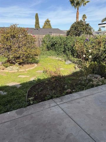 8490 Flanders Dr, Mira Mesa, CA 92126