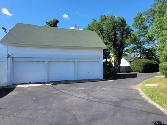 21-23 George Street, Manhasset, NY 11030