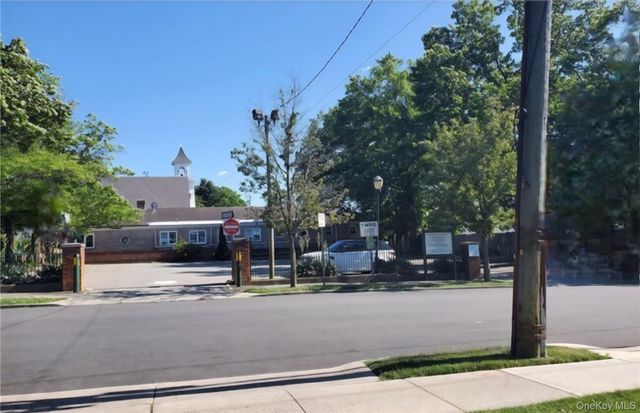 21-23 George Street, Manhasset, NY 11030