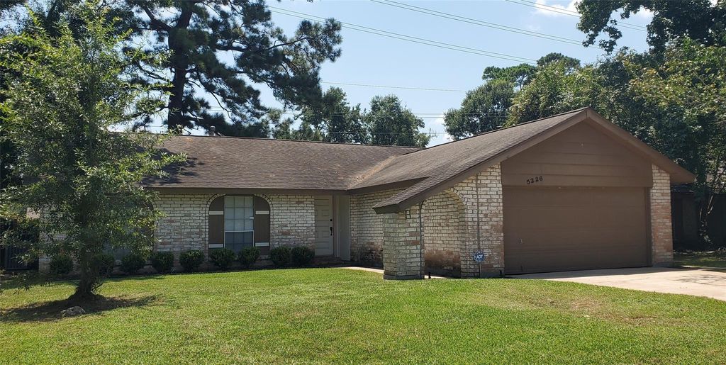 5226 Moonshadows Drive, Humble, TX 77346