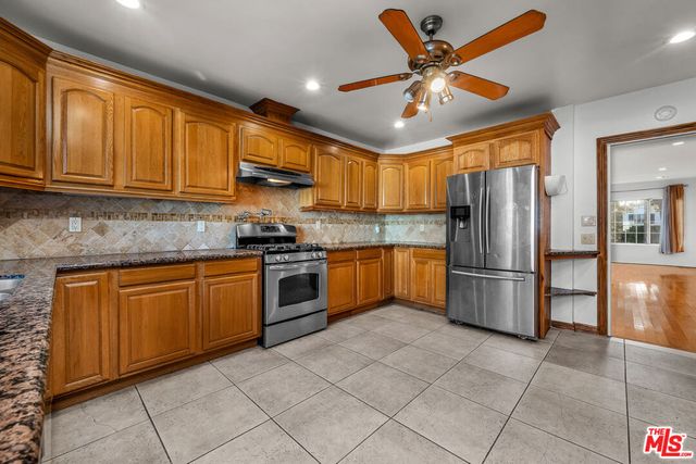 922 S Bundy Drive, Los Angeles, CA 90049