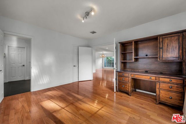 922 S Bundy Drive, Los Angeles, CA 90049