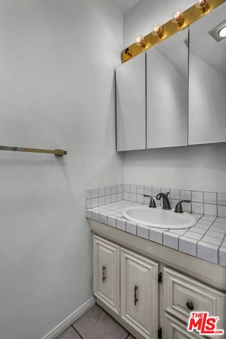 922 S Bundy Drive, Los Angeles, CA 90049