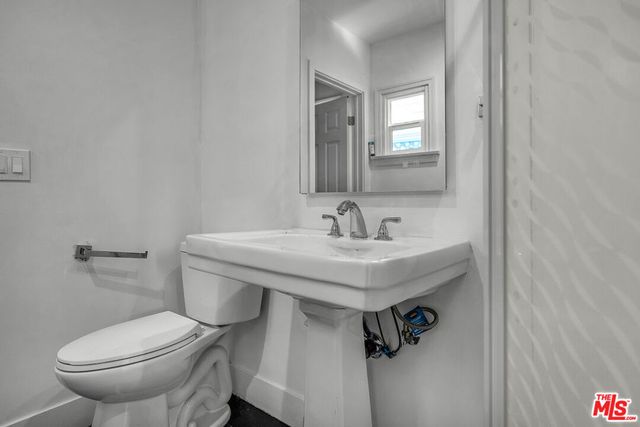 922 S Bundy Drive, Los Angeles, CA 90049