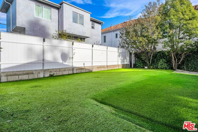 922 S Bundy Drive, Los Angeles, CA 90049