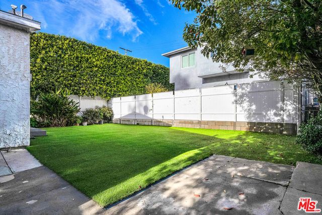 922 S Bundy Drive, Los Angeles, CA 90049