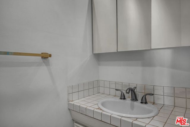 922 S Bundy Drive, Los Angeles, CA 90049