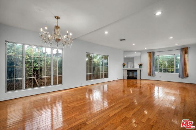 922 S Bundy Drive, Los Angeles, CA 90049