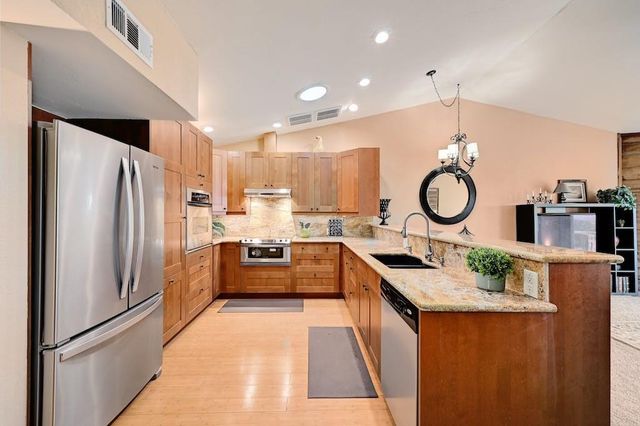 200 Full Moon 3, Horseshoe Bay, TX 78657