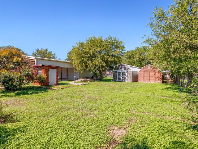 702 W Walnut, Coleman, TX 76834