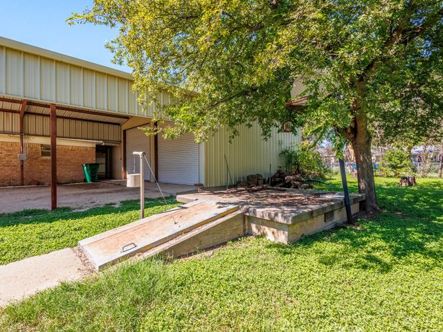 702 W Walnut, Coleman, TX 76834