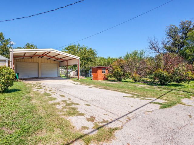 702 W Walnut, Coleman, TX 76834