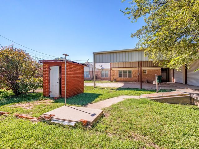 702 W Walnut, Coleman, TX 76834
