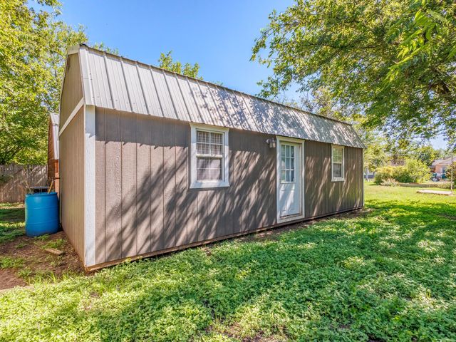 702 W Walnut, Coleman, TX 76834