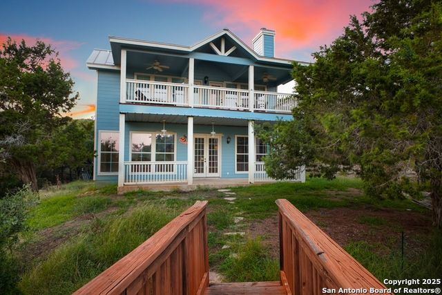 282 Hill Top Ln, Lakehills, TX 78063