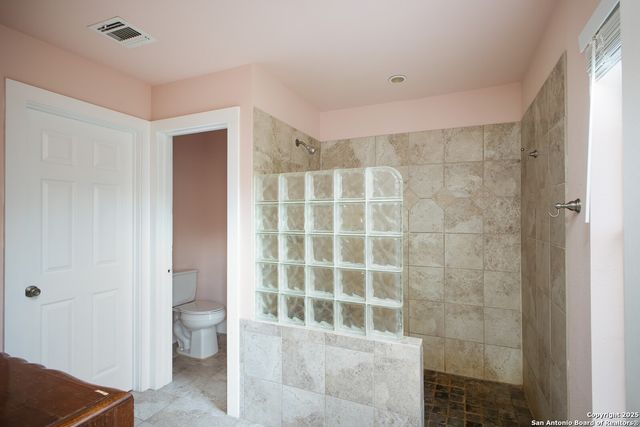 282 Hill Top Ln, Lakehills, TX 78063