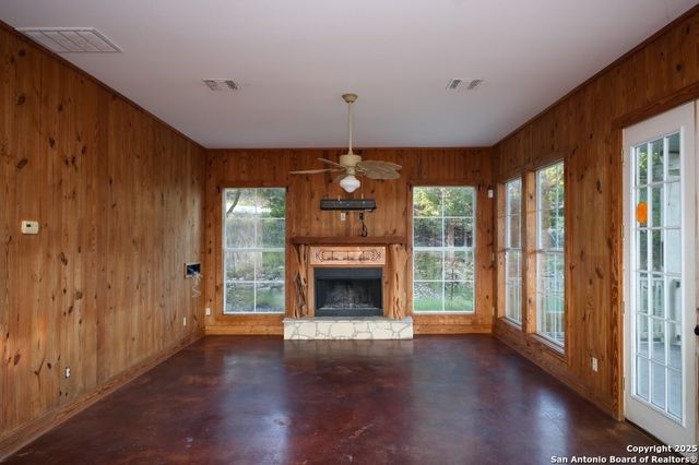 282 Hill Top Ln, Lakehills, TX 78063