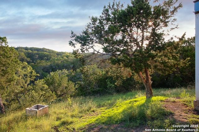 282 Hill Top Ln, Lakehills, TX 78063