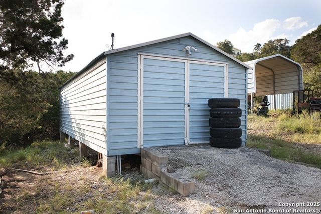 282 Hill Top Ln, Lakehills, TX 78063