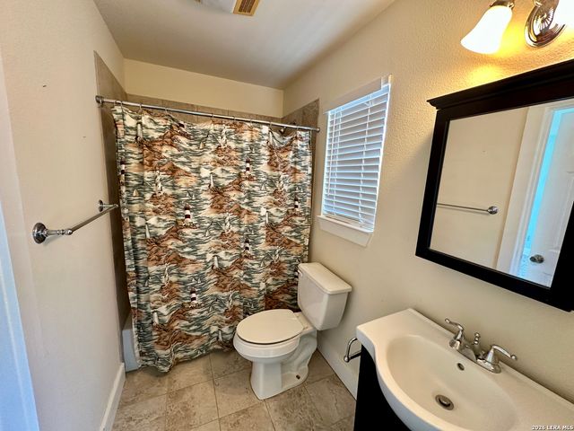 282 Hill Top Ln, Lakehills, TX 78063