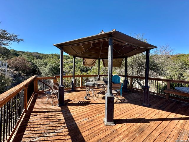 282 Hill Top Ln, Lakehills, TX 78063