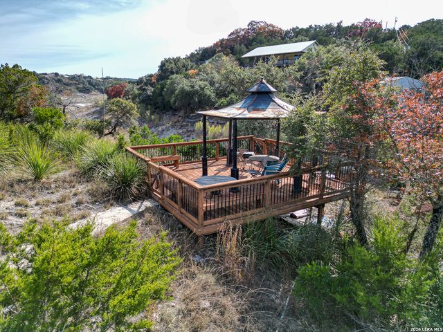 282 Hill Top Ln, Lakehills, TX 78063