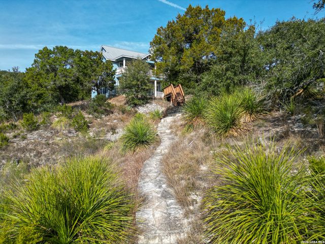 282 Hill Top Ln, Lakehills, TX 78063