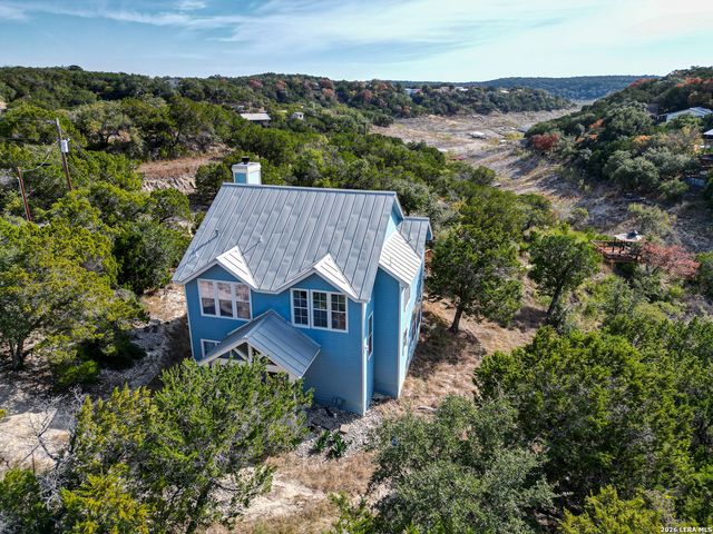 282 Hill Top Ln, Lakehills, TX 78063