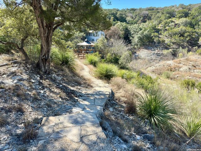 282 Hill Top Ln, Lakehills, TX 78063