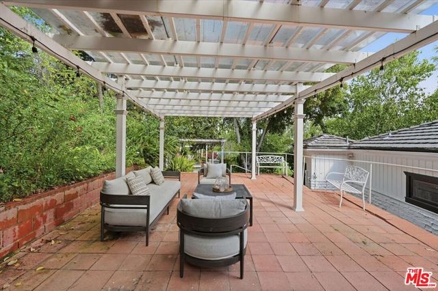 3801 Longridge Avenue, Sherman Oaks, CA 91423