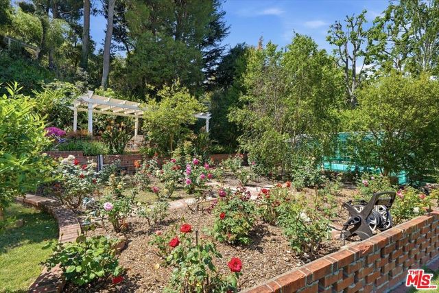 3801 Longridge Avenue, Sherman Oaks, CA 91423