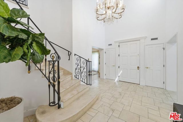 3801 Longridge Avenue, Sherman Oaks, CA 91423