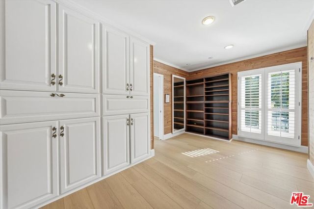 3801 Longridge Avenue, Sherman Oaks, CA 91423